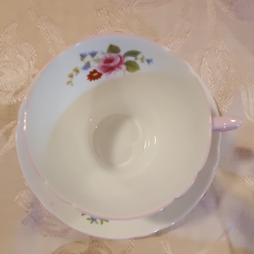 SHELLEY "Rose & Red Daisy" Teacup/saucer set - Picture 3 of 8